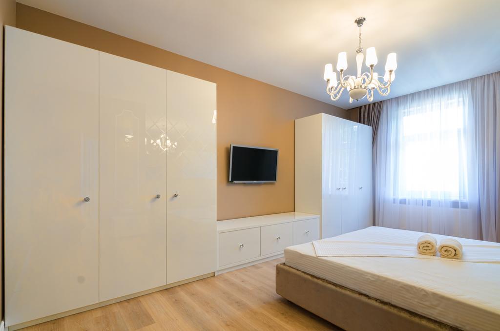 Royal Art-Deco Apartment ลวีฟ ภายนอก รูปภาพ